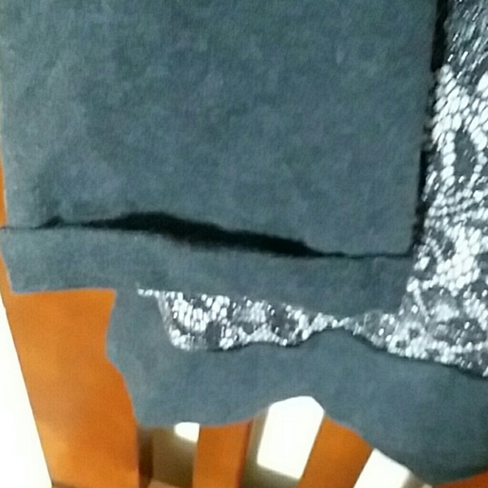 Sweater - Picture 2 of 4